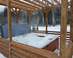 Entire House / Apartment Villa De L'Épervier, Watherfront. Between Sea And Mountains. Private Hot Tube. (Rimouski, Canada)