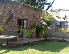 Entire House / Apartment Family Cottage With En Suite Bathroom And Kitchenette (Grootfontein, Namibia)
