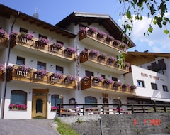Family Hotel La Perla (Fiera di Primiero, İtalya)