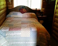 Koko talo/asunto Bear Corner Adventures Bed & Bale (Golden, Kanada)