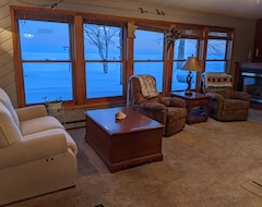 Entire House / Apartment Lake Home That Has Comfort With A View (Warroad, USA)