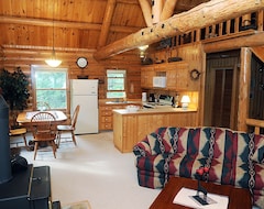 Entire House / Apartment Sommerset Lake House: A Beautiful Log Cabin On Lake Michigan With Sandy Beach (Harbor Springs, USA)