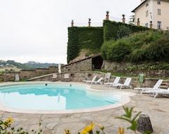 Hotel Castello di Grillano Guest House (Ovada, Italy)