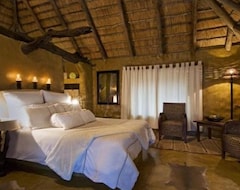 Hotel Little Bush Lodge (Kampersrus, South Africa)
