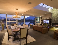 Entire House / Apartment Shotover Penthouse & Spa By Staysouth (Queenstown, New Zealand)