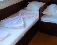 Khách sạn Guest Rooms Budget (Burgas, Bun-ga-ri)