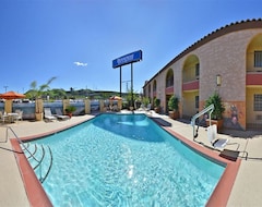 Hotel Rodeway Inn & Suites Colton-Riverside (Colton, USA)