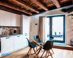 Toàn bộ căn nhà/căn hộ Lo Stallino - Casa Di Borgo Con Giardinetto (Collina d'Oro, Thụy Sỹ)