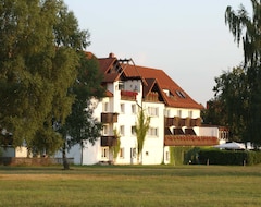 Khách sạn Adler Golf-& Tagungshotel (Harth-Pöllnitz, Đức)