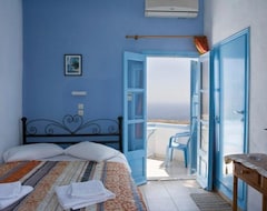 Hotel Stella Nomikou Apartments (Firostefani, Greece)