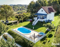 Toàn bộ căn nhà/căn hộ Modern Holiday Home With Swimming Pool, Hot Tub, Wifi And 2 Bedrooms, Near Varazdin (Ivanec, Croatia)