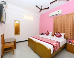 Hotel Oyo 10018  Aks Shelter (Chennai, India)