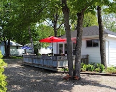 Resort Bel-Air Cottages and Motel (Sauble Beach, Canada)