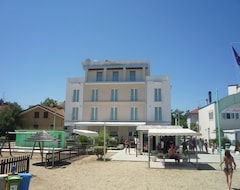 Khách sạn Albergo Aquila (Rimini, Ý)
