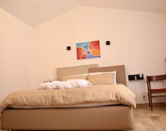 Hotelli Zeta Rooms (Caserta, Italia)