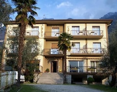 Otel Albergo Carlo (Brenzone sul Garda, İtalya)