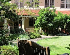 Khách sạn Anderledy Lodge (Sydney, Úc)