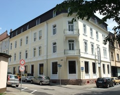 Khách sạn Deutscher Kaiser (Baden-Baden, Đức)