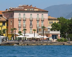 Khách sạn Hotel Bellavista Apartments (Riva del Garda, Ý)