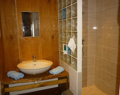 Hotel Charming Guest Room 5 Pers. Spa Access, Wifi, Air Conditioning, All Comfort (Saint-André-de-Lidon, Frankrig)