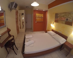 Hotel Afrodite Seaside Rooms (Kallithea, Greece)