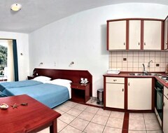 فندق Mirsini Hotel Apartments & Studios (Agios Isidoros, اليونان)