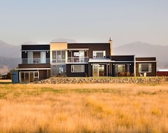 Entire House / Apartment Appleby House & Rabbit Island Huts (Nelson, New Zealand)