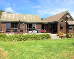 Entire House / Apartment Private Family Friendly Slice Of Paradise- Ready For You To Enjoy! (Mahia, New Zealand)