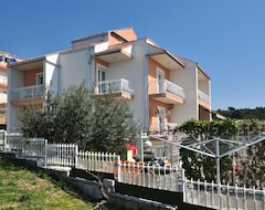 Huoneistohotelli Apartments Nino (Podstrana, Kroatia)