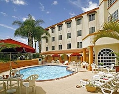 Khách sạn Hampton Inn & Suites Santa Ana/Orange County Airport (Santa Ana, Hoa Kỳ)