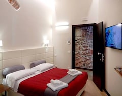 Hotel Arena Luxury Suite (Verona, Italy)