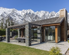 Toàn bộ căn nhà/căn hộ Sun Peaks Villa - Stylish Home With Great Amenities And Wonderful Natural Light (Queenstown, New Zealand)