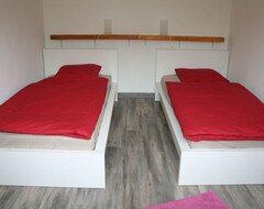 Hotel Cozy, Quiet Apartment In The Pine Forest With A Huge Garden And Animals (Brach, France)