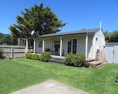 Entire House / Apartment Cute & Quiet Ohawe Cottage (Hawera, New Zealand)