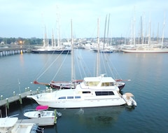 Khách sạn Ocean Romance Dockside Bed & Breakfast Yacht (Newport, Hoa Kỳ)