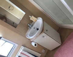 Koko talo/asunto 2 Bedroom Modern Caravan - You Will Fine Everything To Fell At Home (Harwich, Iso-Britannia)