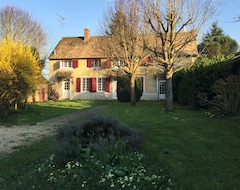 Toàn bộ căn nhà/căn hộ Beautiful Norman House 1 Hour From Paris With Habitable Treehouse (Jouy-sur-Eure, Pháp)