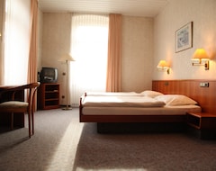 Khách sạn Ackfeld Hotel (Büren, Đức)