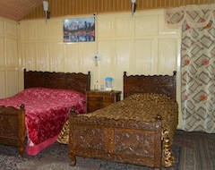 Hotel Safina Group Of Houseboats (Srinagar, India)