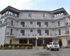 Hotel Verzaci (Kamza, Arnavutluk)