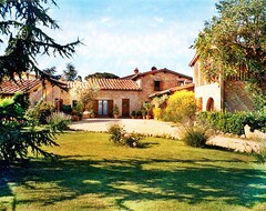Hotel L'Aia Country Holidays (Monteriggioni, Italy)