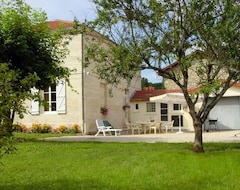 Toàn bộ căn nhà/căn hộ Gite Valcourt, 4 Bedrooms, 10 Persons (Valcourt, Pháp)