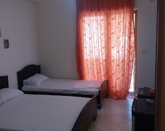 Khách sạn Adrianagustin Rooms (Saranda, Albania)