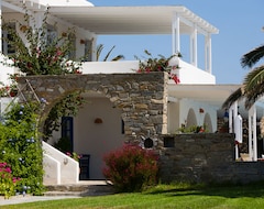 Hotel Filoxenia (Nea Chrissi Akti, Greece)