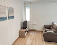 Tüm Ev/Apart Daire Apartment With 2 Bedrooms In Ourense, With Wifi (Orense, İspanya)