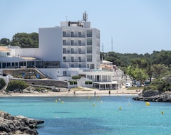 Otel 2U Playa Santandria Menorca (Cala Santandria, İspanya)