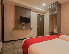 Hotel RedDoorz Plus near Mall Nagoya Hill Batam 3 (Lubuk Baja, Indonesia)