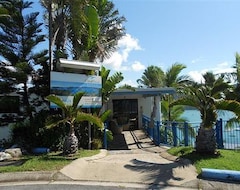 Khách sạn Coral Point Lodge (Airlie Beach, Úc)