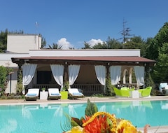 Cijela kuća/apartman Heated Infinity Pool, Tennis, Free Wifi,garden,games,a/c, Peace,joy And Serenity (Galatina, Italija)