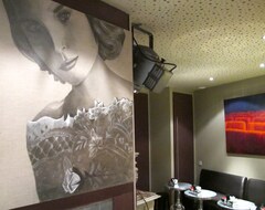 Hotel 7art (Cannes, France)